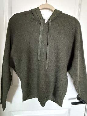 Cyrus Olive green waffle knit hooded sweater with dolman sleeves, L